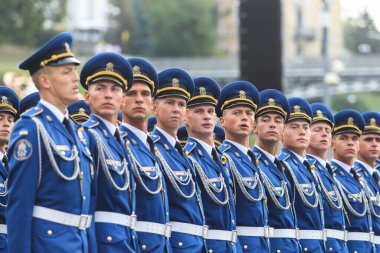 KYIV, UKRAINE - 24 AĞUSTOS 2021: Ukrayna 'nın bağımsızlığının 30. yıldönümü münasebetiyle askeri geçit sırasında Ukrayna ordusu