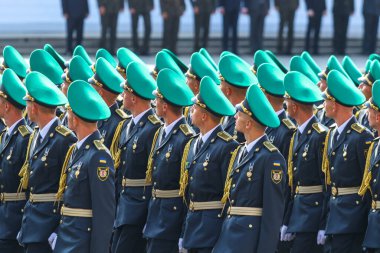 KYIV, UKRAINE - 24 AĞUSTOS 2021: Ukrayna 'nın bağımsızlığının 30. yıldönümü münasebetiyle askeri geçit sırasında Ukrayna ordusu