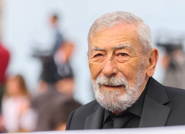 KYIV, UKRAINE - 24 Ağustos 2021: Gürcü (eski Sovyet) şarkıcı, aktör Vakhtang Kikabidze Ukrayna 'nın bağımsızlığının 30. yıldönümü münasebetiyle askeri geçit sırasında