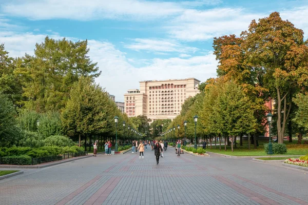 Rusland Moskou September 2020 Plein Alexander Tuin Moskou Met Wandelende — Stockfoto