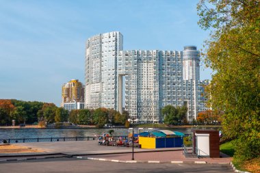 Moskova 'nın kuzeyindeki şehir merkezindeki çevre dostu park. Khimki.. 