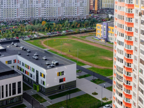 Moskou Microdistrict Binnenplaats Een Nieuw Gebouw Modern Wooncomplex Voor Gezinnen — Stockfoto