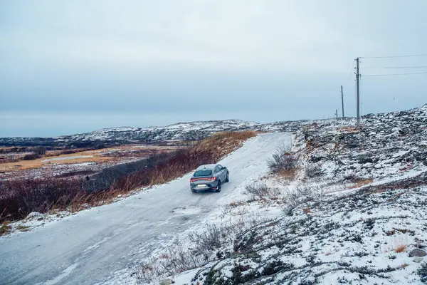 丘の上に滑りやすい北極道 Tererberka — ストック写真