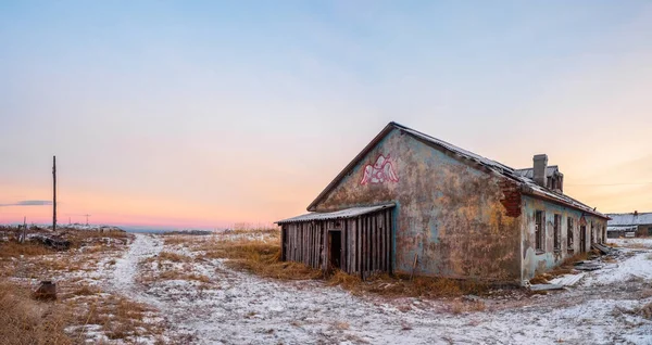 Casa Abandonada Contra Céu Árctico Antiga Aldeia Autêntica Teriberka Península — Fotografia de Stock