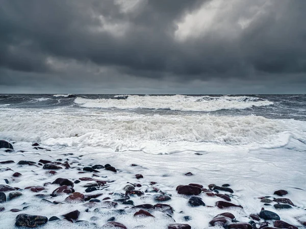 危险的大浪白海上的寒流汹涌 戏剧化的海景 — 图库照片