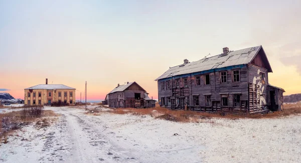 Övergivna Hus Mot Den Arktiska Himlen Gamla Autentiska Byn Teriberka — Stockfoto