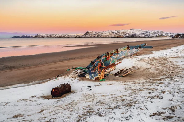 Velho Barco Pesca Enferrujado Abandonado Por Uma Tempestade Costa Cemitério — Fotografia de Stock