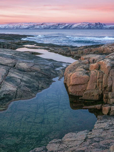 Incroyable Paysage Lever Soleil Avec Blanc Polaire Chaîne Enneigée Montagnes — Photo