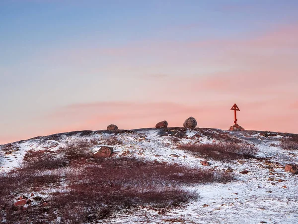 Крос Кольському Півострові Холодний Світанок Теріберці Збалансований Камінь Арктичному Пагорбі — стокове фото