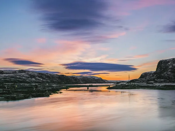 Wieczorne Niebo Chmury Soczewkowe Nad Śnieżnymi Wzgórzami Arktyki Półwysep Kola — Zdjęcie stockowe