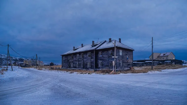 Hora Azul Casas Vintage Fondo Las Colinas Del Ártico Cubiertas — Foto de Stock