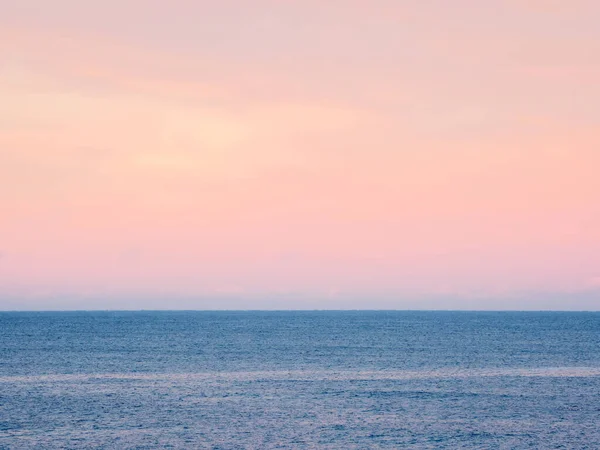 Yumuşak Odaklanma Fantastik Arktik Mor Akşam Deniz Manzarası Mor Rengin — Stok fotoğraf