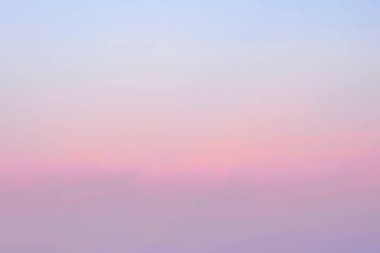 Doğal gökyüzü bulanık pembe-mavi eğimli arkaplan.