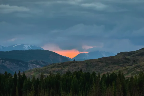 Amanecer Las Montañas Colorido Paisaje Natural Con Puesta Sol Salida —  Fotos de Stock