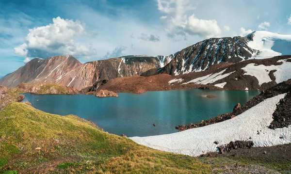 Panoramic View Blue Clean Mountain Lake Altai Tents Shore Beautiful — Stock Photo, Image