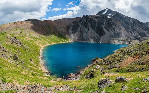 Paysage Alpin Panoramique Avec Lac Montagne Dans Une Vallée Verdoyante — Photo