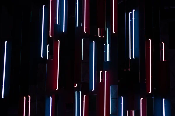 Güzel neon statik arka plan. Gelecekçi kırmızı ve mavi lambalar