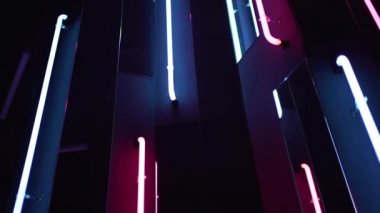 Neon. Güzel mavi ve kırmızı lambaların ışığı