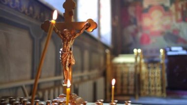 Yüce İsa aşkına! Çarmıha gerilme ve kilisede mum yakma. Ortodoks Hıristiyanlığı