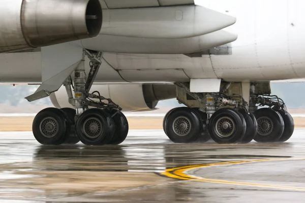 Jumbo jet ana iniş Dişliler