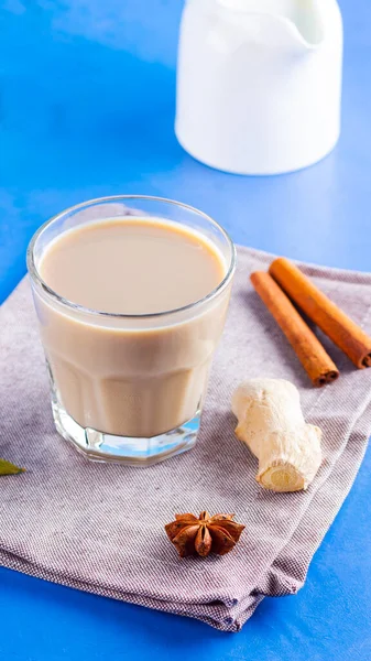 Thé Masala Chai Sur Une Serviette Lin Boisson Indienne Traditionnelle — Photo