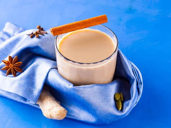 Masala Chai Tee Traditionelles Indisches Getränk Masala Tee Mit Verschiedenen — Stockfoto