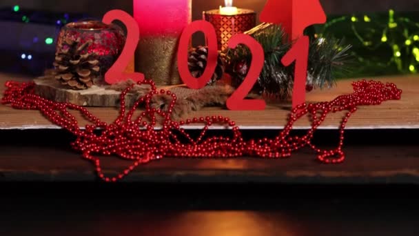 Karanlık Arka Planda 2021 Yılbaşı Konsepti Noel Arkaplanda Çelenk Işıkları — Stok video