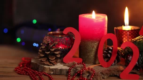 Koncepcja Noworoczna 2021 Ciemnym Tle Tło Świąteczne Lampkami Girlandowymi Napis — Wideo stockowe