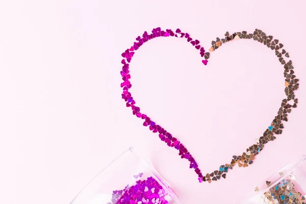 Forma Corazón Hecha Purpurina Multicolor Dos Copas Champán Con Salpicadura —  Fotos de Stock