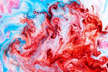 Akışkan sanat. Soyut renkli arka plan, duvar kağıdı. Sıvı mermer arka plan. Karışık mavi ve açık pembe boyalar. Renkli arkaplan