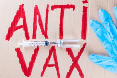 'Anti vax' protez levhası. Aşı kavramını durdur. Coronavirus Anti Vax tartışma konsepti