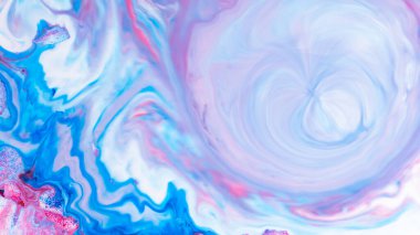 Akışkan sanat. Soyut eflatun pembe arka plan. Sıvı mermer doku tasarımı. Mavi pembe desen