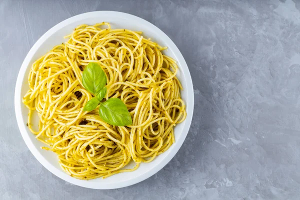 Pasta Sauce Pesto Basil Leaves White Plate Spaghetti Pesto Sauce — Stock Photo, Image