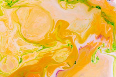 Sıvı Sanat. Soyut bulanık arkaplan rengi. Hint desenli canlı sarı asit, turuncu ve yeşil