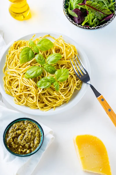 Spaghetti Pesto Sauce Basil White Background Pasta Sauce Pesto Ingredients — Stock Photo, Image