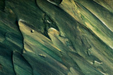 Koyu yeşil metalik fırça darbesi desenli soyut arkaplan parıldayan desenli