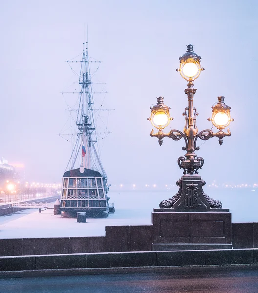 The lantern on the bridge