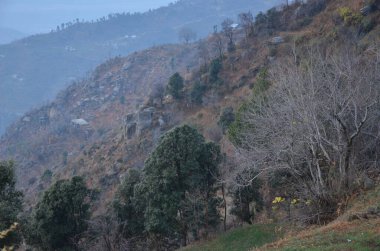 Kış kiti dağıtım süreci ve en savunmasız ailelerin kış havasından korunabilmeleri için tepe bölgelerinin değerlendirilmesi gerekiyor.
