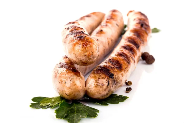 Kırmızı acı biber ve domates ile ızgara sosis