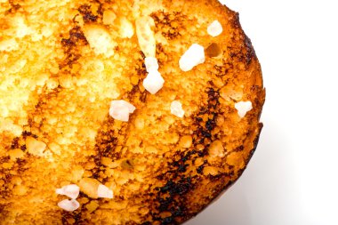 Tuz ile ızgara ekmek