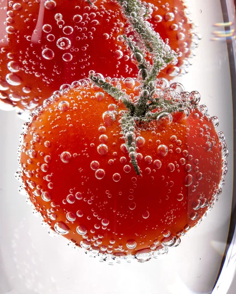 Cherry rajčata s bublinky plynu — Stock fotografie