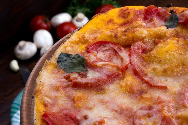 Pizza closeup with cheese and tomato — Stock Photo, Image