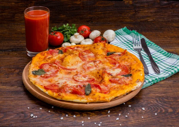 Margarita pizza with tomatoes and cheese — Stock Photo, Image