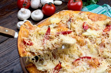 Peynir uzanan pizza makro