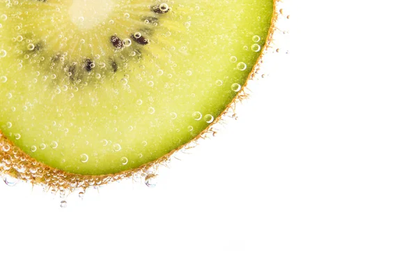 Kiwi con burbujas de agua —  Fotos de Stock