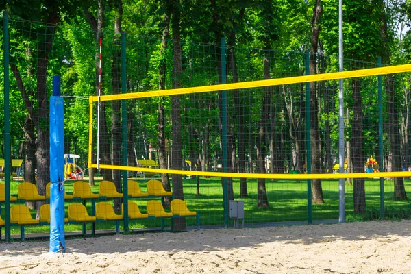 Bahçesi plaj voleybolu