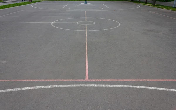 Маркировка баскетбольной площадки — стоковое фото