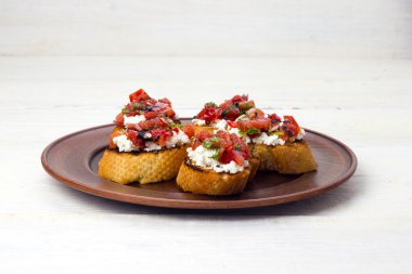 peynir ve domates Bruschetta