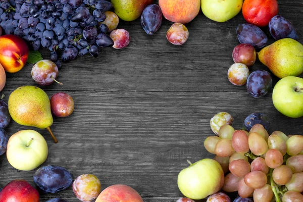 arka plan için meyve ile ahşap masa