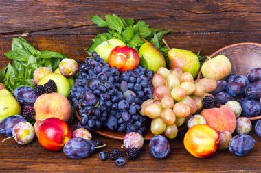 arka plan için meyve ile ahşap masa